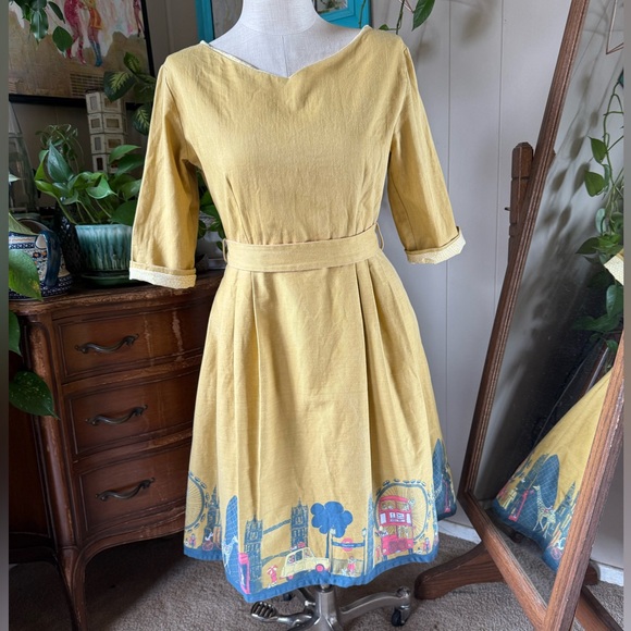 Unique chic yellow dress with London themes around skirt, (pockets!) medium - Picture 1 of 14